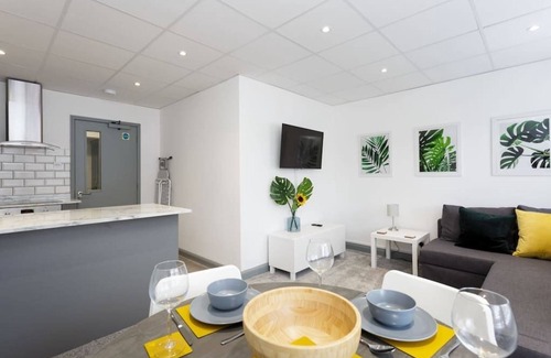 Portsmouth Apartment | Sovereign Gate 2 - Beautifully appointed 2 bedroom 1 bathroom apartment