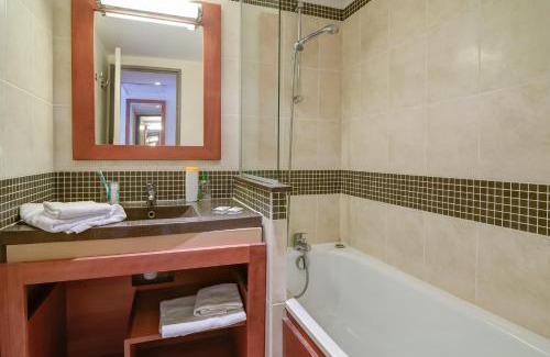 Rouret Hotel | SOWELL Family Le Vallon