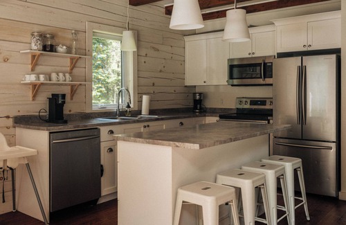Saint-Faustin-Lac-Carre Ski Chalet | Spa, Climbing Wall, Arcade, Fire Pit ~ Tremblant, Skiing & Tubing Nearby!