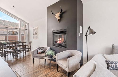 Stoneham Apartment | Spa - Foosball Table - Le Floriska