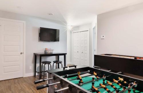 Stoneham Apartment | Spa - Foosball Table - Le Floriska