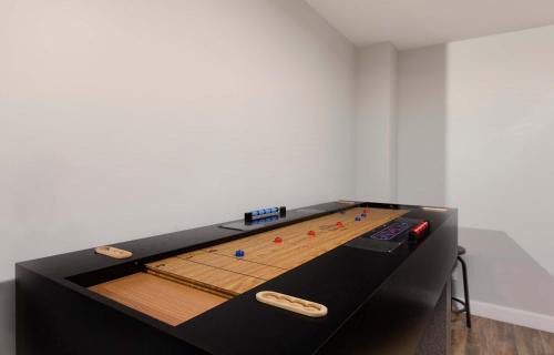 Stoneham Apartment | Spa - Foosball Table - Le Floriska