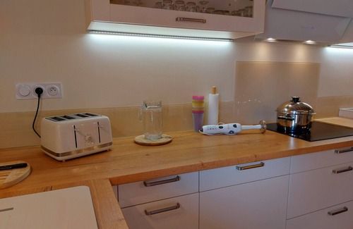 Chateau-Gontier Cottage | Spacious modern house with pool and wifi, perfect for groups and families