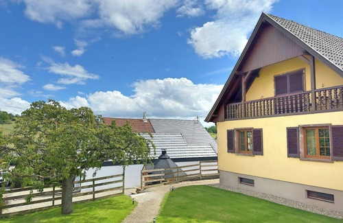 Gingsheim House | Spacious 150 m² Home – Garden, Balcony, Fire Pit, and Outdoor Amenities