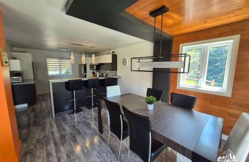 Saint-Zacharie Ski Chalet | Spa & Nature Waterfront - Le Chalet Le Shack