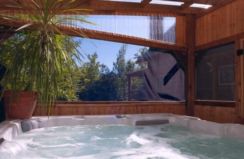Les Pays-d'en-Haut Regional County Municipality Ski Chalet | Spa & Outdoor Pool - Montagnard des Pays-d'en-Haut