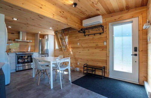 Saint-Alphonse-Rodriguez Ski Chalet | Spa, Private Lake & EV - Chalet Hello