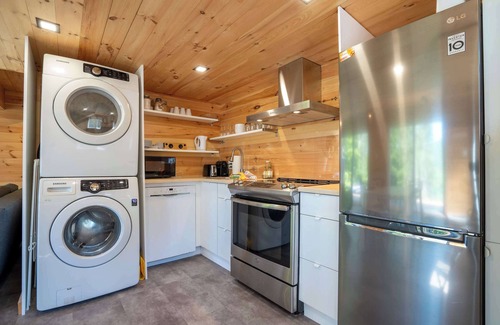 Saint-Alphonse-Rodriguez Ski Chalet | Spa, Private Lake & EV - Chalet Hello