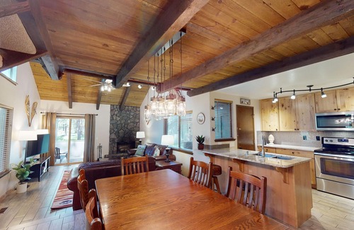 Tennis Village Condo | Spa-Side Lodge with Fireplace, BBQ & A/C