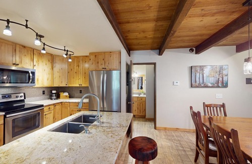 Tennis Village Condo | Spa-Side Lodge with Fireplace, BBQ & A/C
