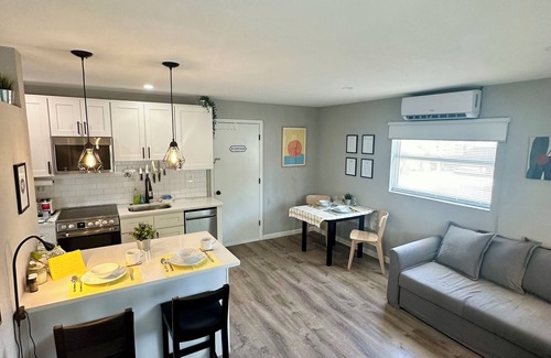 North East Park House | Spa & Sun in St. Pete – Hot Tub, Patio, 3 miles from Downtown & nearby Beaches