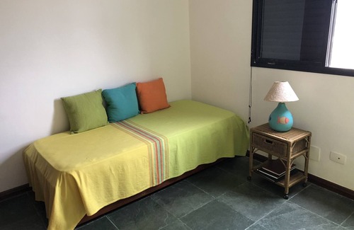 Praia da Enseada Apartment | Space and comfort facing the sea