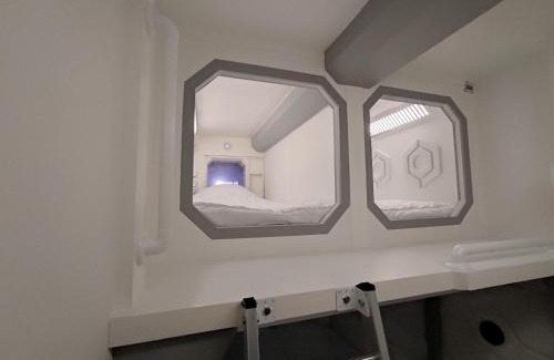 Lisieux Apartment | Space Lodge, vaisseau spatial - jeu type escape game