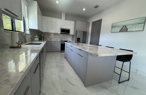 Key Largo House | Space to Relax Style to Impress Sleeps 8