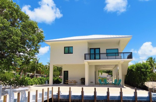 Key Largo House | Space to Relax Style to Impress Sleeps 8