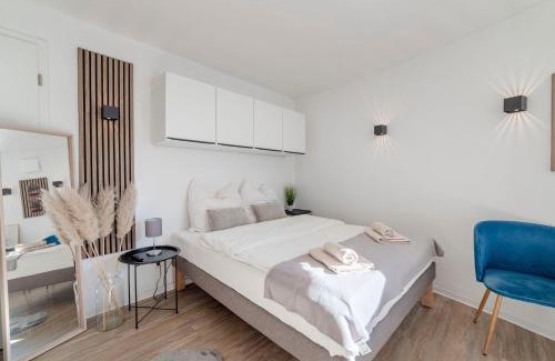Altendorf Apartment | SpaceStays Bunker Messe Apartment Wi-Fi TV