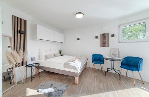 Altendorf Apartment | SpaceStays Bunker Messe Apartment Wi-Fi TV