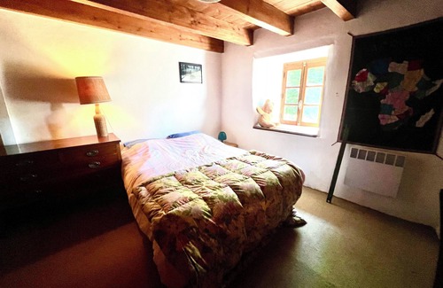 Ambert Other | Spacieuse maison en pierre de taille nichée à la lisière de la forêt!