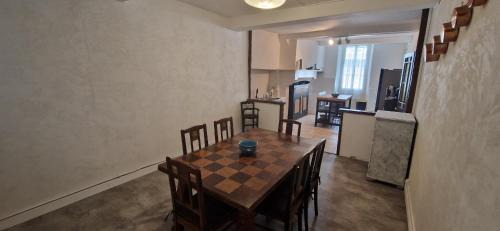 Oloron-Sainte-Marie House | Spacieuse Suite Maison de Ville - 4 Personnes