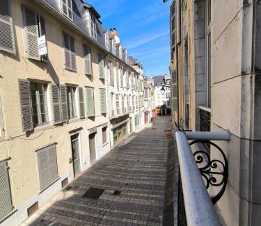 Centre Ville Apartment | Spacieux-6 pers-bien équipé-quartier du château