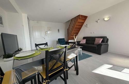 Rochefort Apartment | Spacieux appartement 2 chambres avec parking à Rochefort - FR-1-246B-50