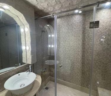 RACINE EXTENSION Apartment | Spacieux appartement corniche
