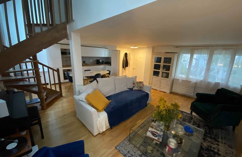 Belleville Apartment | Spacieux Duplex de 70m2 Entièrement Équipé à Oberkampf