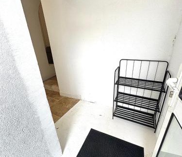 La Madeleine Apartment | Spacieux et atypique avec place de parking devant la porte d'entrée