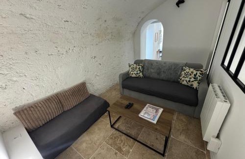 La Madeleine Apartment | Spacieux et atypique avec place de parking devant la porte d'entrée