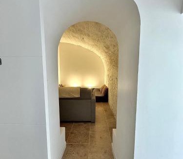 La Madeleine Apartment | Spacieux et atypique avec place de parking devant la porte d'entrée