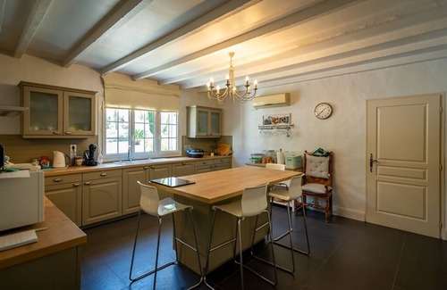 Montesquieu-des-Alberes Villa | Spacious family home with large outdoor pool area, only 25 min from the beach