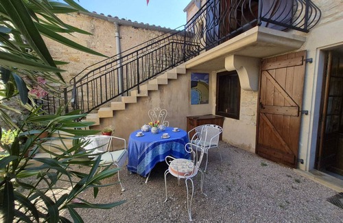 Puycelci House | Spacioius holiday home with AC in centre town of medieval Puycelsi