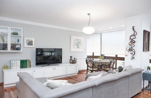 El Ensanche Zona Nuova Apartment | Spacious 5 Bedroom Accommodation!