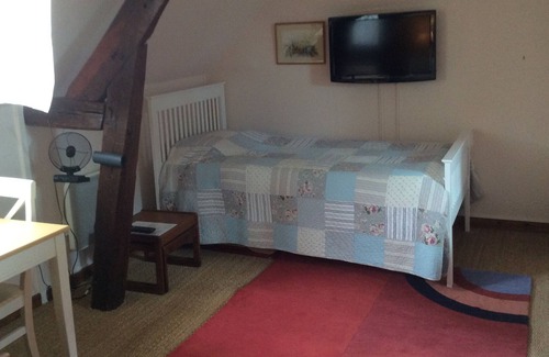 Sainte-Beuve-en-Riviere House | Spacious Studio On The Second Floor Of An 18th Century Watermill