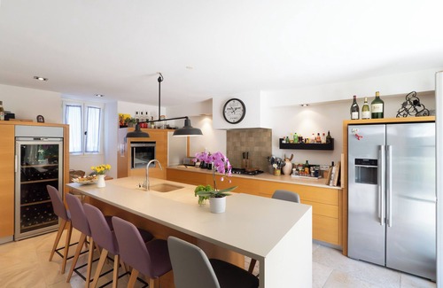 Villeneuve-les-Avignon Villa | Spacious Villa in Provence Historic City Centre