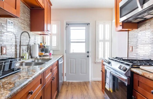 Ladera Heights Apartment | Spacious 3bd near So-Fi Intuit LAX Beaches