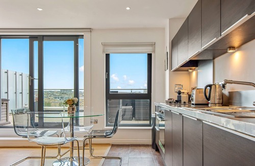Camden Town with Primrose Hill Apartment | Spacious 02 Bedroom Apartment in Camden, London