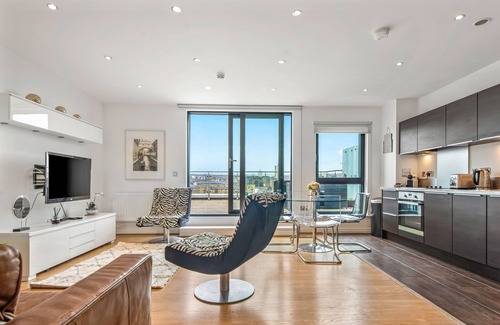 Camden Town with Primrose Hill Apartment | Spacious 02 Bedroom Apartment in Camden, London