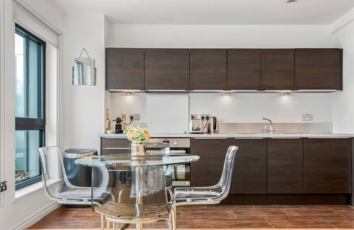 Camden Town with Primrose Hill Apartment | Spacious 02 Bedroom Apartment in Camden, London