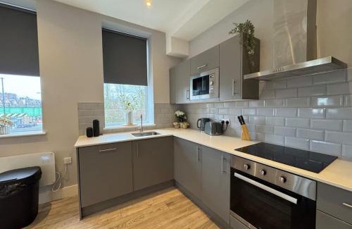 Coulsdon West Apartment | Spacious 1 Bed 1 Bath Apartment