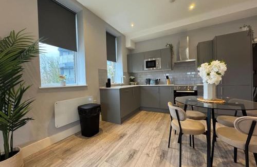 Coulsdon West Apartment | Spacious 1 Bed 1 Bath Apartment