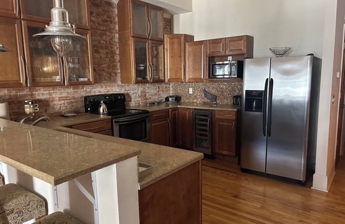 Wabasha Condo | Spacious 1 bed/1 bath historical loft offers exposed brick, and high ceilings.