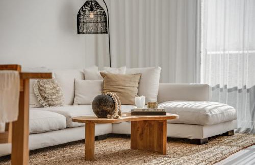 Narrabundah Apartment | Spacious 1-Bed Apartment with Gym, BBQ & Parking