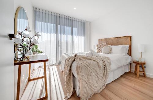 Narrabundah Apartment | Spacious 1-Bed Apartment with Gym, BBQ & Parking
