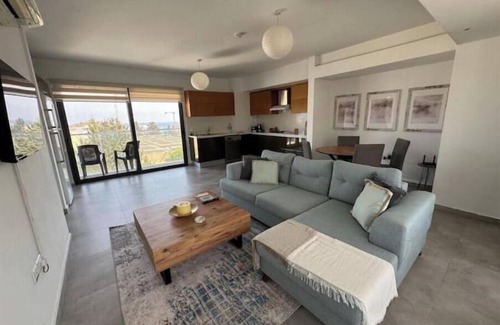 Zeytinlik Apartment | Spacious 1 bed Girne centre, walk to city