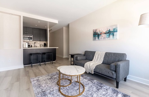 Nob Hill Apartment | Spacious 1 bedroom apartment with work desk in San Francisco