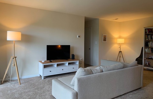 Alexandria West Apartment | Spacious 1-bedroom apartment in Alexandria available for min. 2-weeks stay