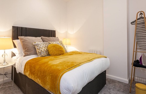 Bolton Apartment | Spacious 1 Bedroom Apartment in Bolton