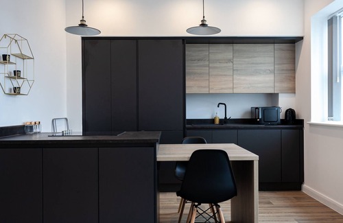 Bolton Apartment | Spacious 1 Bedroom Apartment in Bolton