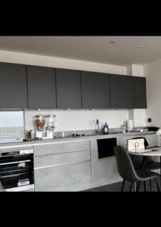 South Hornchurch Apartment | Spacious 1 bedroom apart - lux bright with balcony